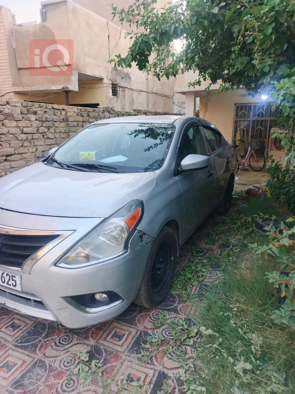 نيسان فيرسا